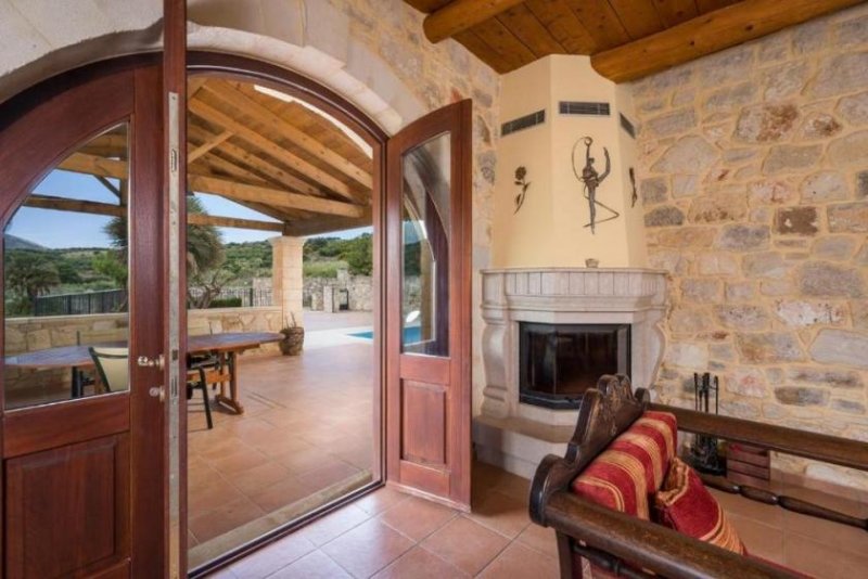 Platanos bei Kissamos Kreta, Platanos: Zwei private Steinvillen mit Gästeappartements in der Nähe des Strandes von Falasarna zu verkaufen Haus